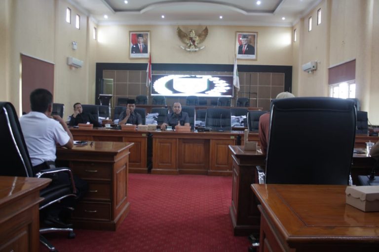 Komisi III DPRD Balangan Tanggapi Keluhan Warga Bungin