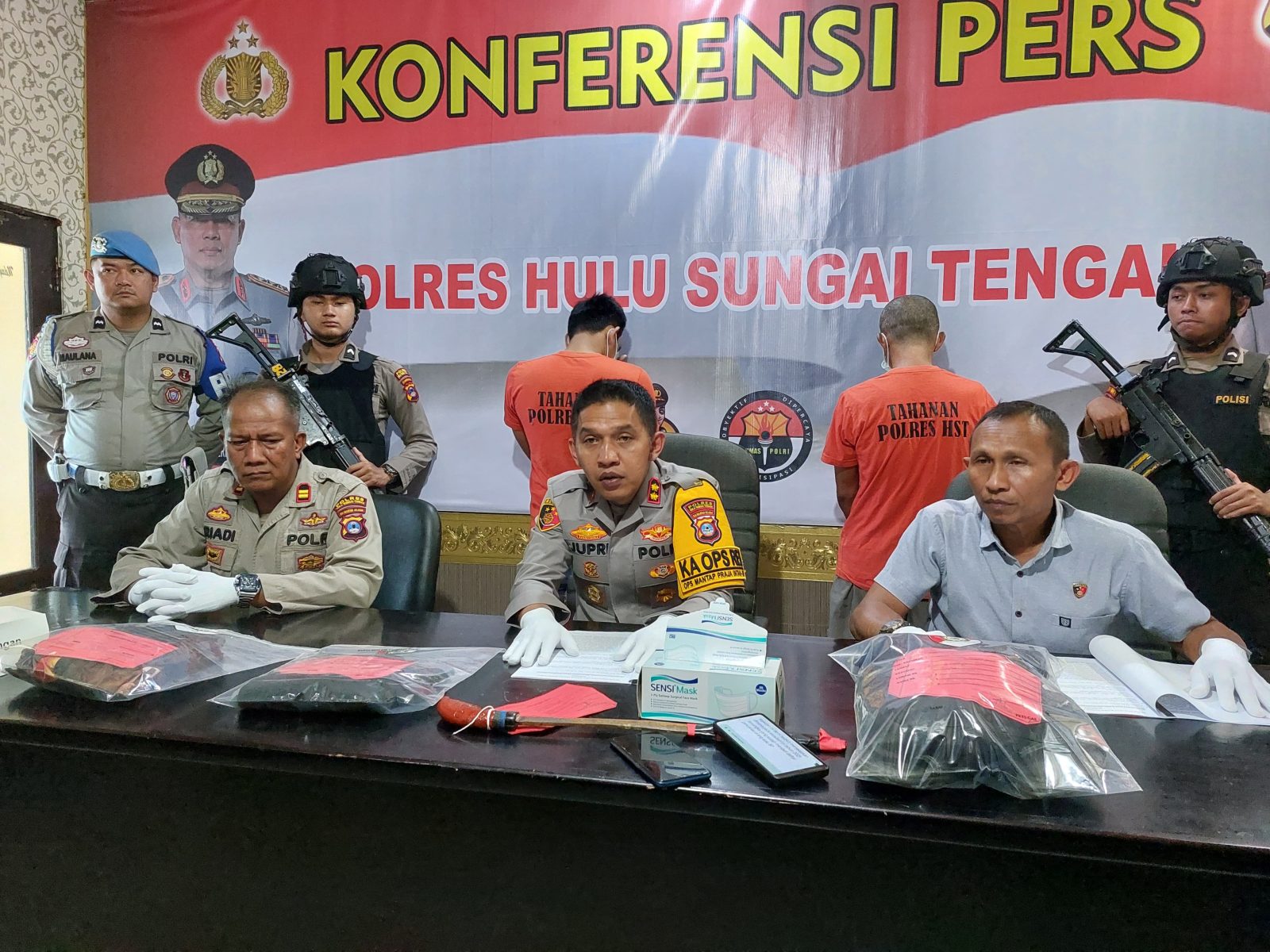 KONFERENSI PERS: Kapolres HST, AKBP Jupri JHP Tampubolon memimpin konferensi pers, Jumat (31/1/2025).