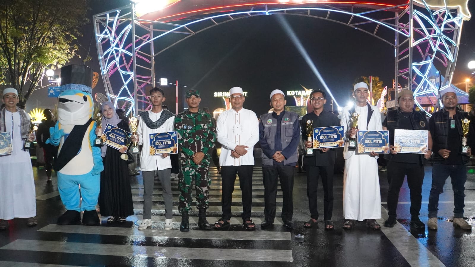 Lomba Gema Takbir di Kotabaru resmi dilepas Wakil Bupati Syairi Mukhlis. Acara ini meriahkan suasana Idulfitri 1447 H di kawasan Siring Laut bagi warga.