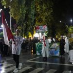 Lomba Gema Takbir di Kotabaru resmi dilepas Wakil Bupati Syairi Mukhlis. Acara ini meriahkan suasana Idulfitri 1447 H di kawasan Siring Laut bagi warga.
