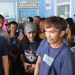 enumpang KM Awu-Awu yang tertunda di Pelabuhan Batulicin mendapat perhatian Ketua DPRD dan Bupati Tanah Bumbu melalui bantuan dapur umum dan fasilitas.