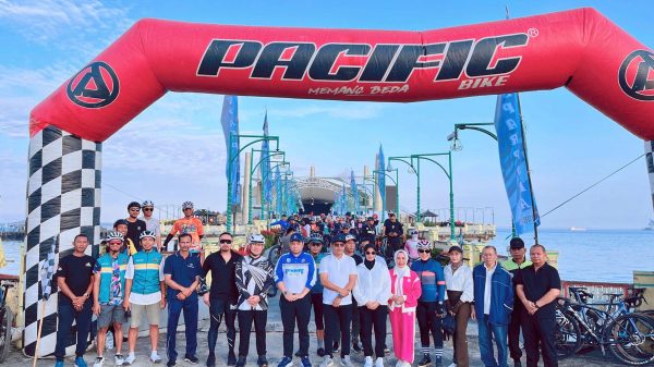 Ratusan warga antusias mengikuti Funbike Kotabaru Hebat di Siring Laut. Ajang olahraga ini sekaligus mempromosikan potensi wisata unggulan di Bumi Saijaan.