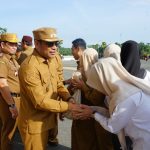 Wakil Bupati Syairi Mukhlis memimpin Apel Pagi dan Halalbihalal ASN Pemkab Kotabaru. Ia menghimbau aparatur agar tidak anti-kritik demi pelayanan publik.