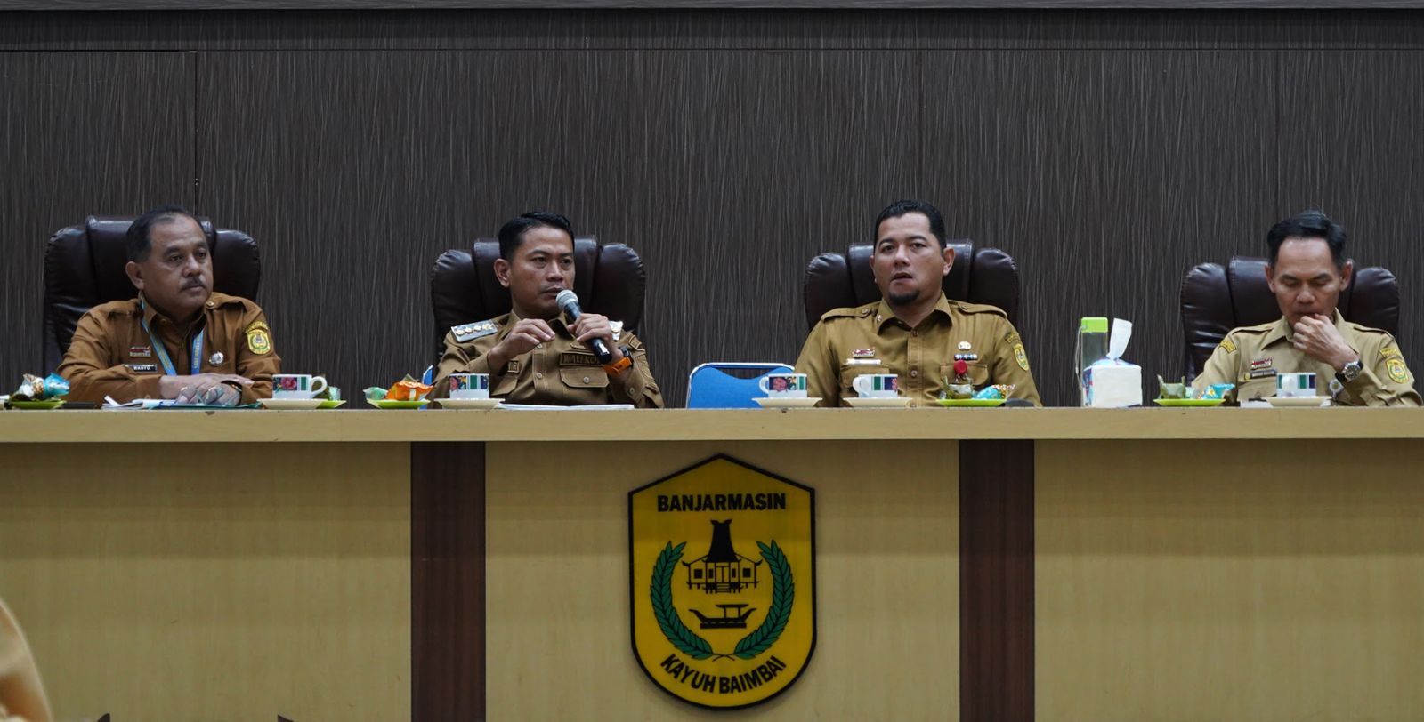 Wali Kota Yamin HR menginstruksikan Camat dan Lurah untuk memantau langsung pemilahan sampah rumah tangga guna mengatasi titik tumpukan sampah liar di Banjarmasin.