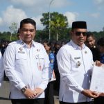 Wakil Bupati Syairi Mukhlis melantik 872 PNS Kotabaru 2026. Tenaga kesehatan mendominasi formasi. Pemkab tekankan disiplin dan larangan pindah tugas.