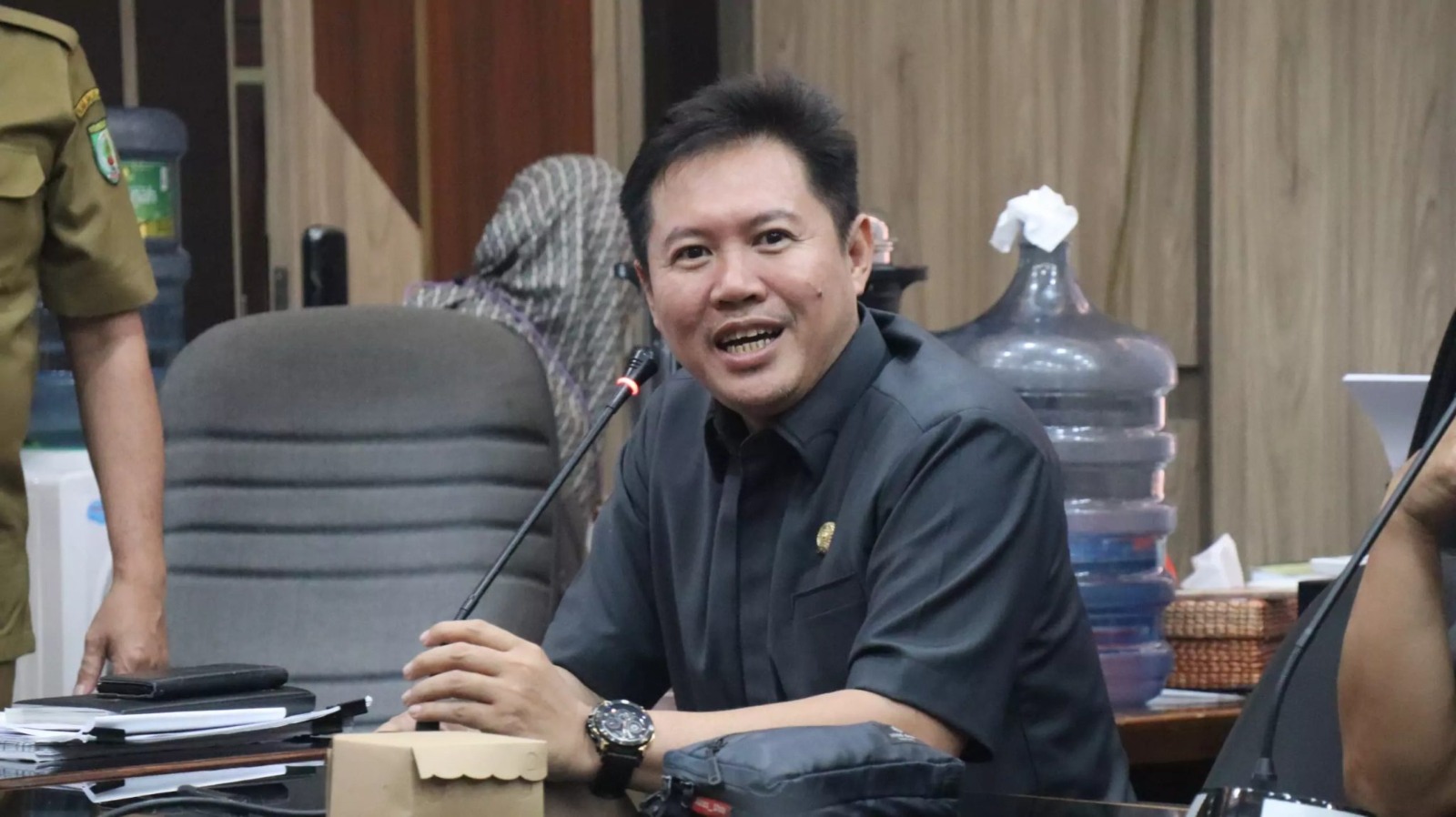 Wakil Ketua DPRD Balangan Saiful Arif mengapresiasi Pasar Ramadan Taman Sanggam. Kegiatan ini sukses mendongkrak ekonomi UMKM dan pedagang lokal.