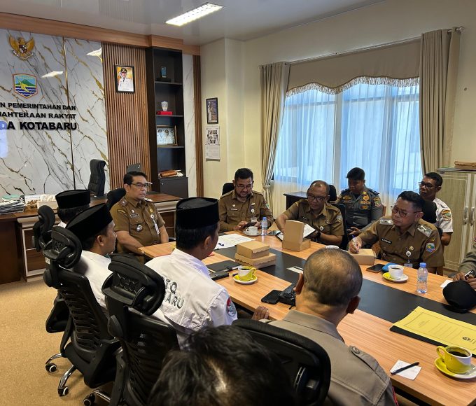 Pemkab Kotabaru matangkan persiapan 308 jamaah haji Kotabaru 2026. Pemerintah siapkan fasilitas kesehatan, transportasi, dan ambulans menuju embarkasi.