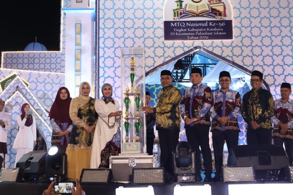 Wakil Bupati Syairi Mukhlis resmi menutup MTQ ke-56 Kabupaten Kotabaru 2026. Pulau Laut Utara raih Juara Umum dan targetkan posisi 8 besar tingkat provinsi.