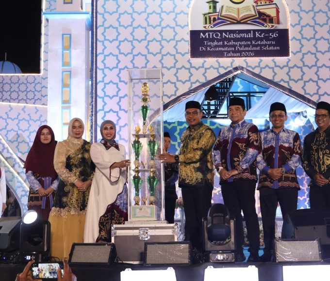 Wakil Bupati Syairi Mukhlis resmi menutup MTQ ke-56 Kabupaten Kotabaru 2026. Pulau Laut Utara raih Juara Umum dan targetkan posisi 8 besar tingkat provinsi.