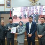 DPRD Balangan gelar paripurna LKPJ 2025. Ketua DPRD Linda Wati soroti kinerja bupati, sementara Wabup Akhmad Fauzi akui tantangan SDM dan tata kelola.