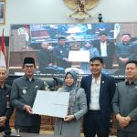 DPRD dan Pemkab Balangan sepakati 4 Raperda strategis terkait disabilitas, anak yatim, perkebunan, dan penggabungan desa. Simak detail kesepakatannya di sini.