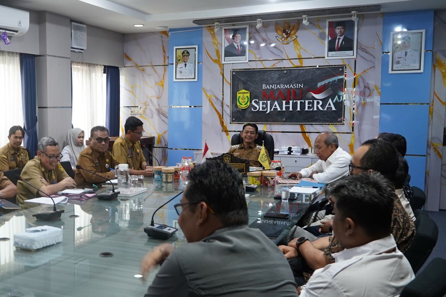 Wali Kota Yamin gelar audiensi strategis tangani banjir Banjarmasin dari hulu ke hilir. Gugatan warga berakhir damai dengan kesepakatan peta jalan baru.