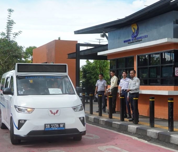 Wali Kota Yamin uji coba mikrotrans listrik di Banjarmasin selama satu bulan. Langkah ini diambil untuk modernisasi angkutan umum dan efisiensi energi.