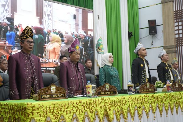 DPRD Balangan gelar rapat paripurna istimewa peringati Hari Jadi ke-23 Balangan. Ketua DPRD Linda Wati ajak warga perkuat sinergi demi kemajuan daerah.