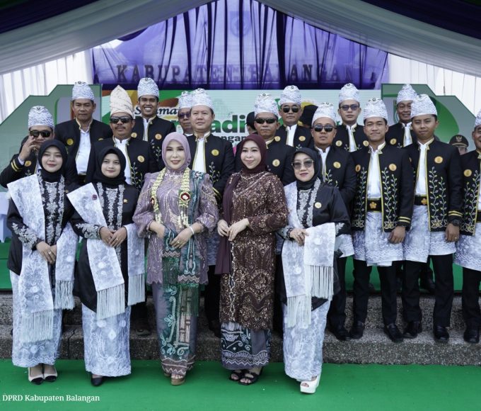 Jajaran DPRD Balangan hadiri Apel Hari Jadi ke-23 Kabupaten Balangan di Kantor Bupati. Sinergi legislatif dan eksekutif menguat demi kemajuan daerah.