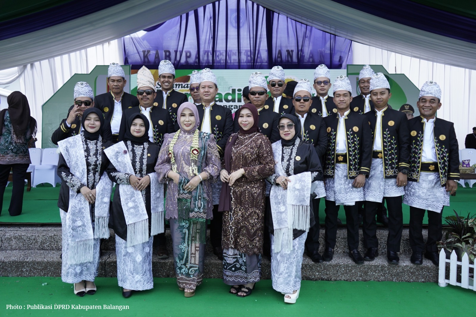Jajaran DPRD Balangan hadiri Apel Hari Jadi ke-23 Kabupaten Balangan di Kantor Bupati. Sinergi legislatif dan eksekutif menguat demi kemajuan daerah.