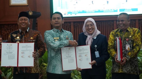 PKS pembangunan PSEL Banjarmasin Raya resmi diteken. Proyek Waste to Energy ini targetkan olah 600 ton sampah per hari jadi listrik. Simak detailnya!
